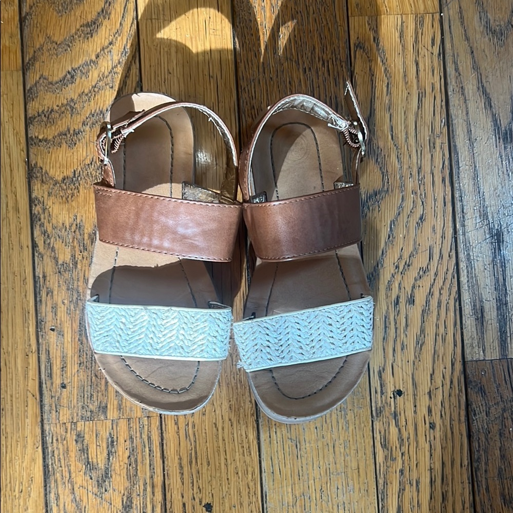 Girls sandals 🩴
